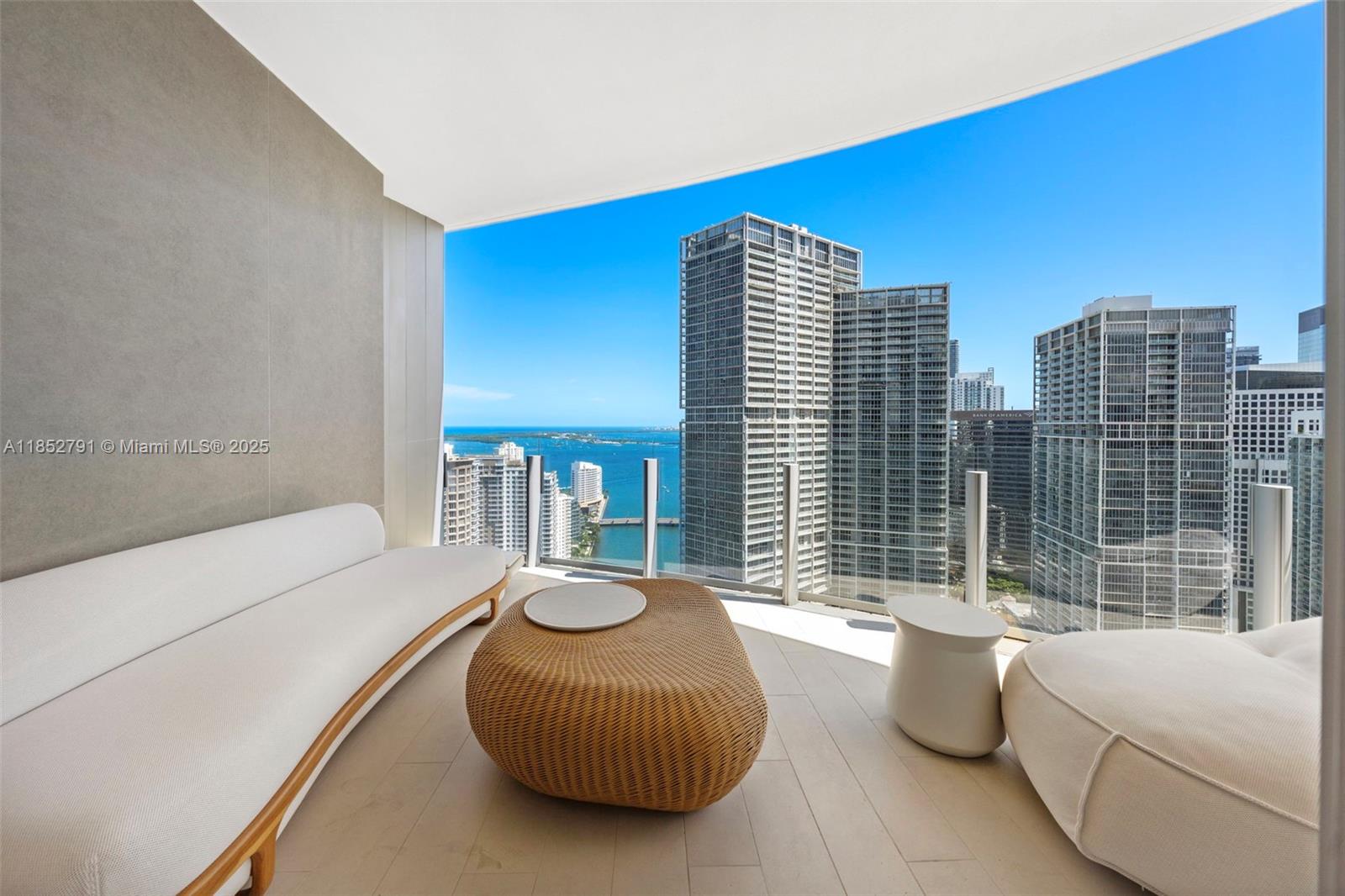image Aston Martin Residences27