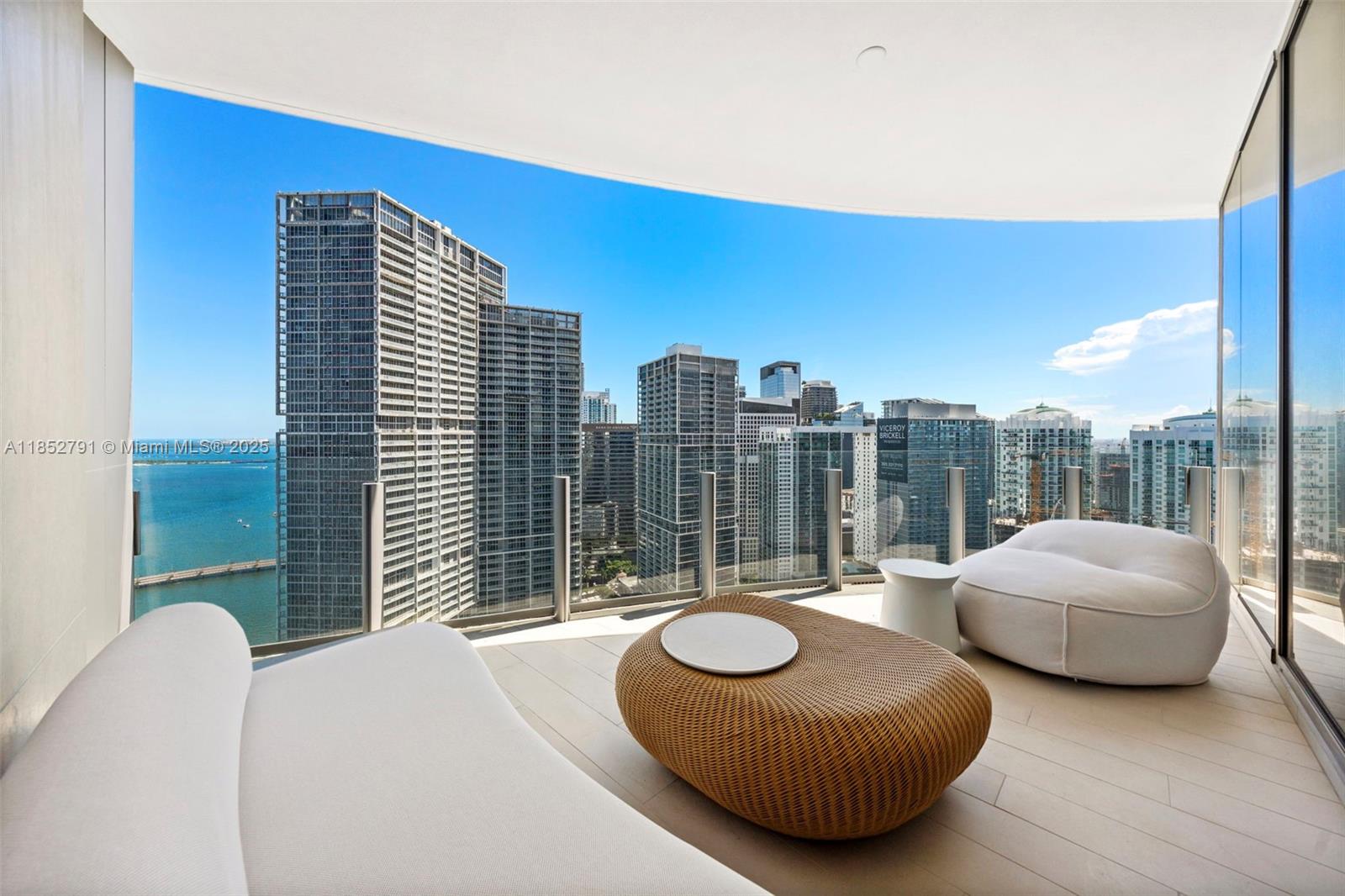 image Aston Martin Residences28