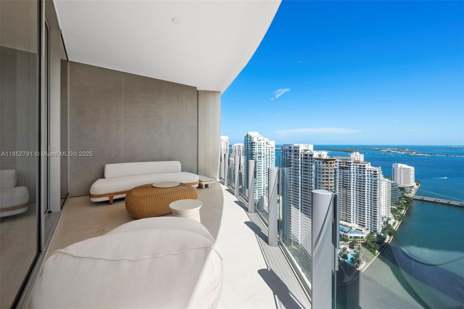image Aston Martin Residences29