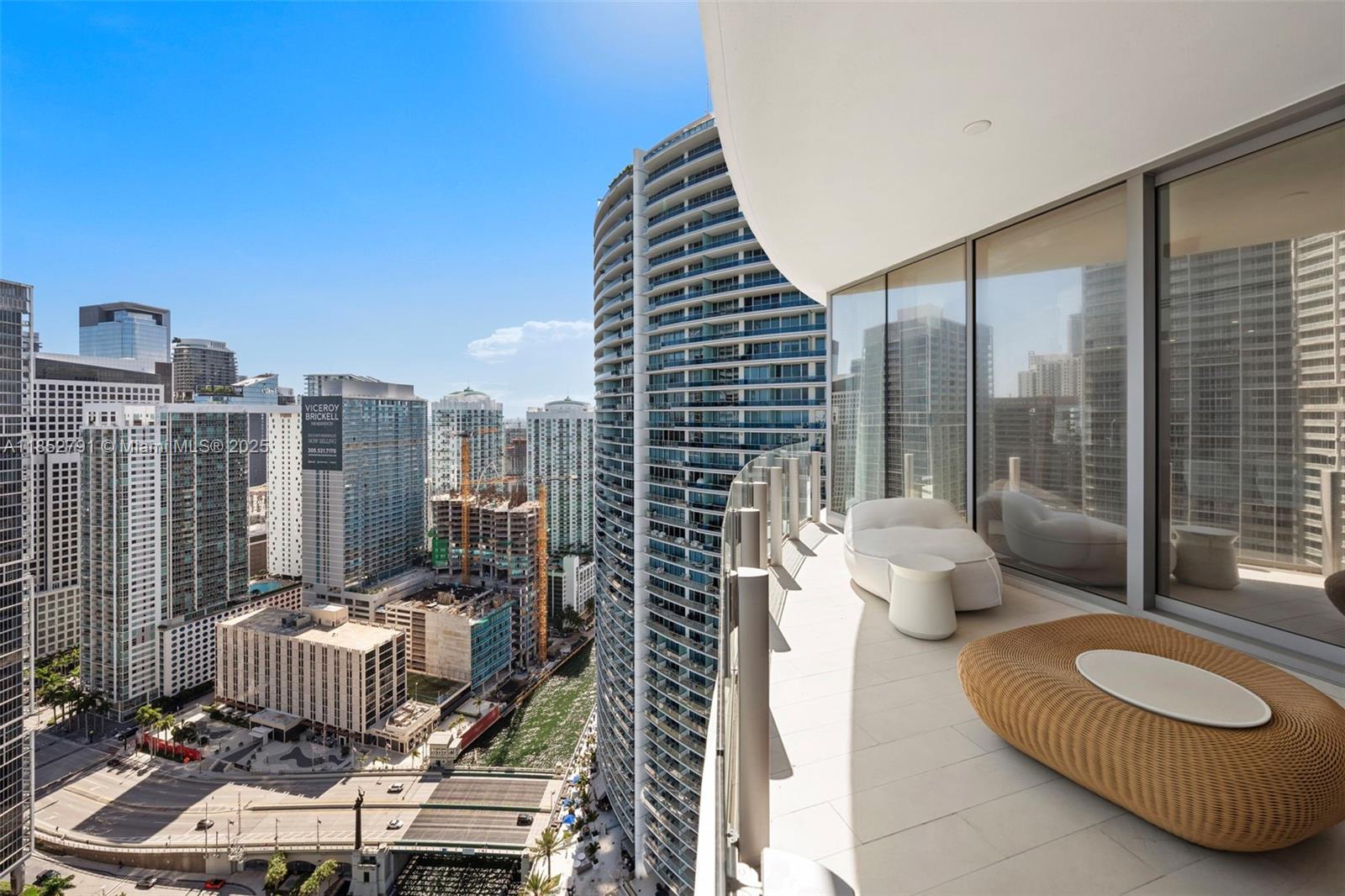 image Aston Martin Residences30