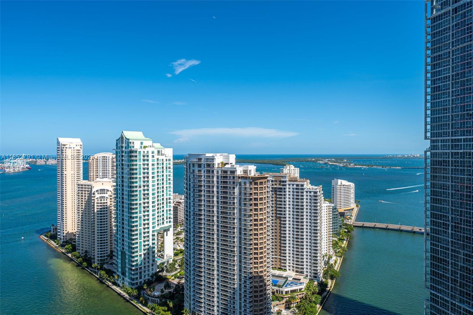 image Aston Martin Residences32