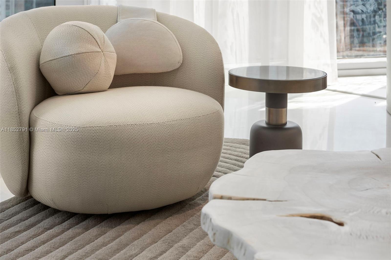 image Aston Martin Residences36