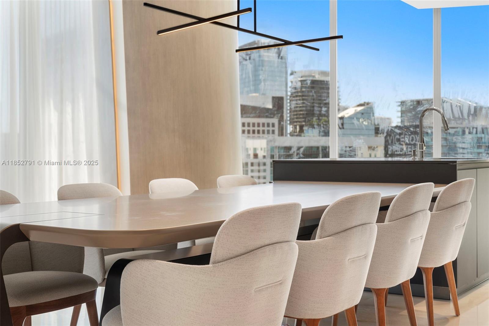 image Aston Martin Residences37