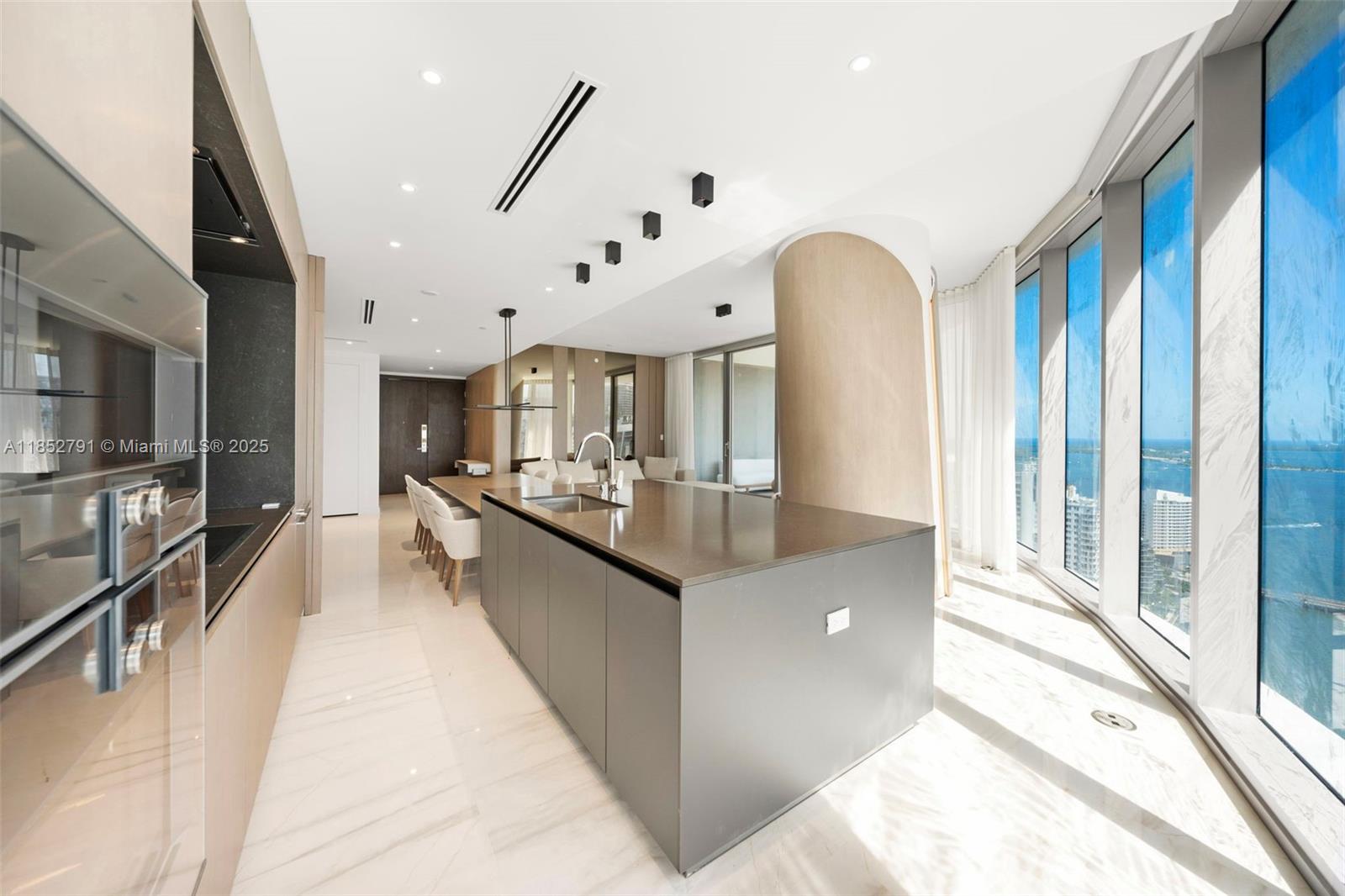 image Aston Martin Residences7