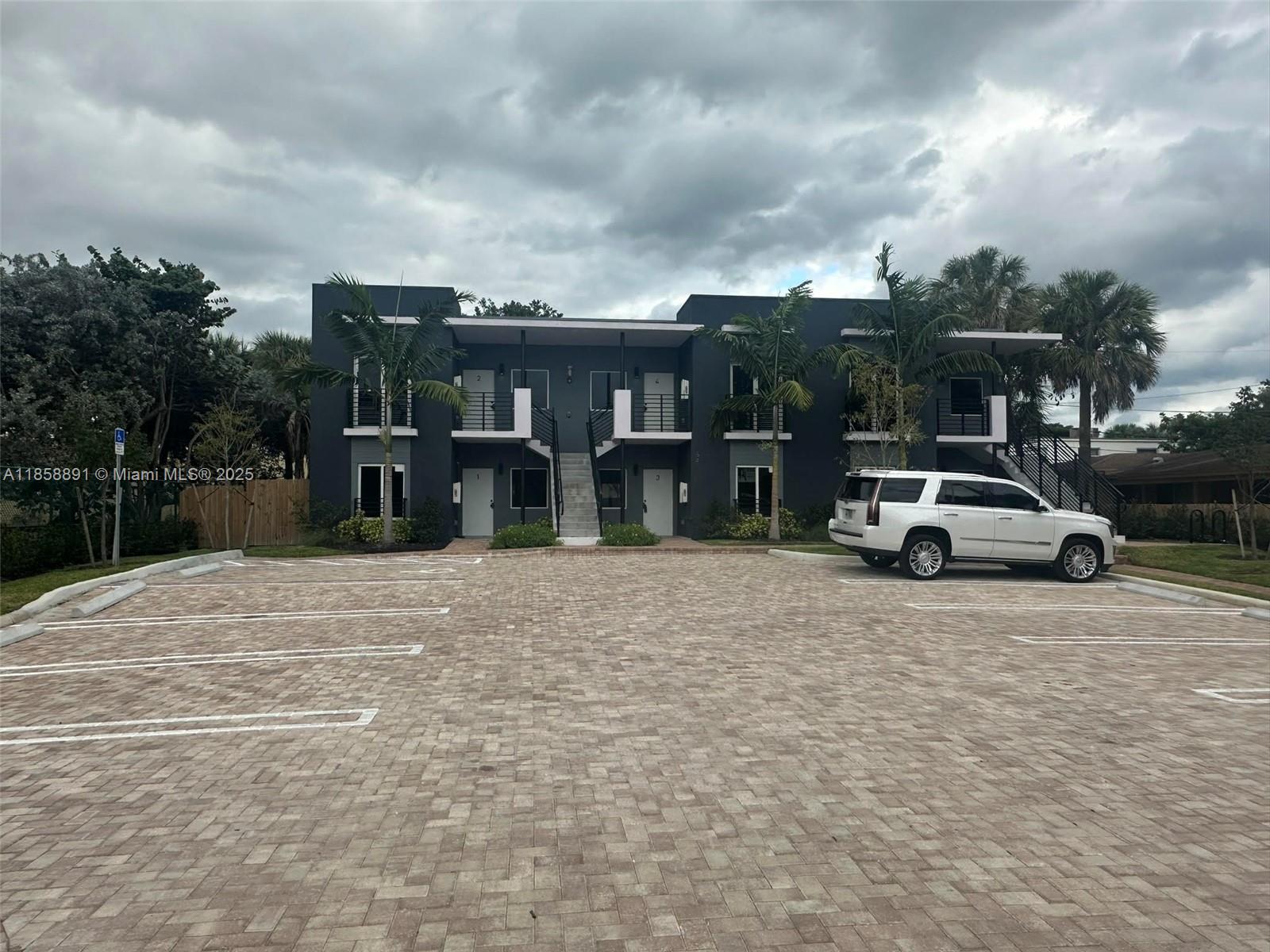 541 SW 2nd Ct #5