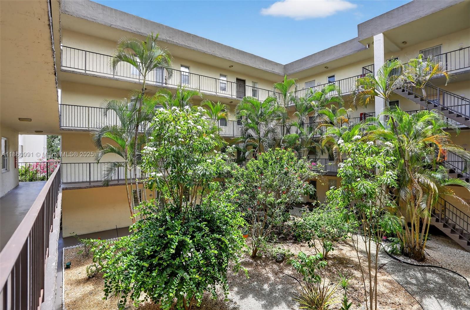 2871 Somerset Dr #212