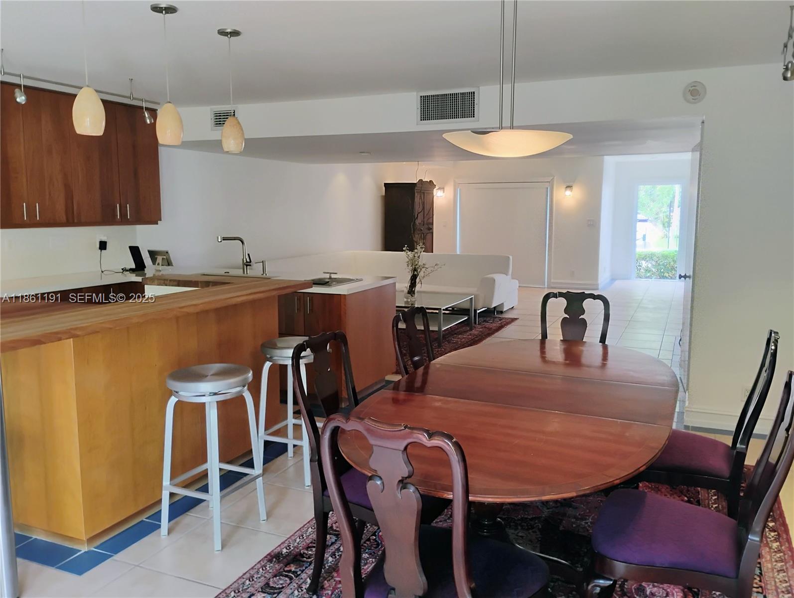 612 NE 27th Ave Hallandale Beach, FL 33009