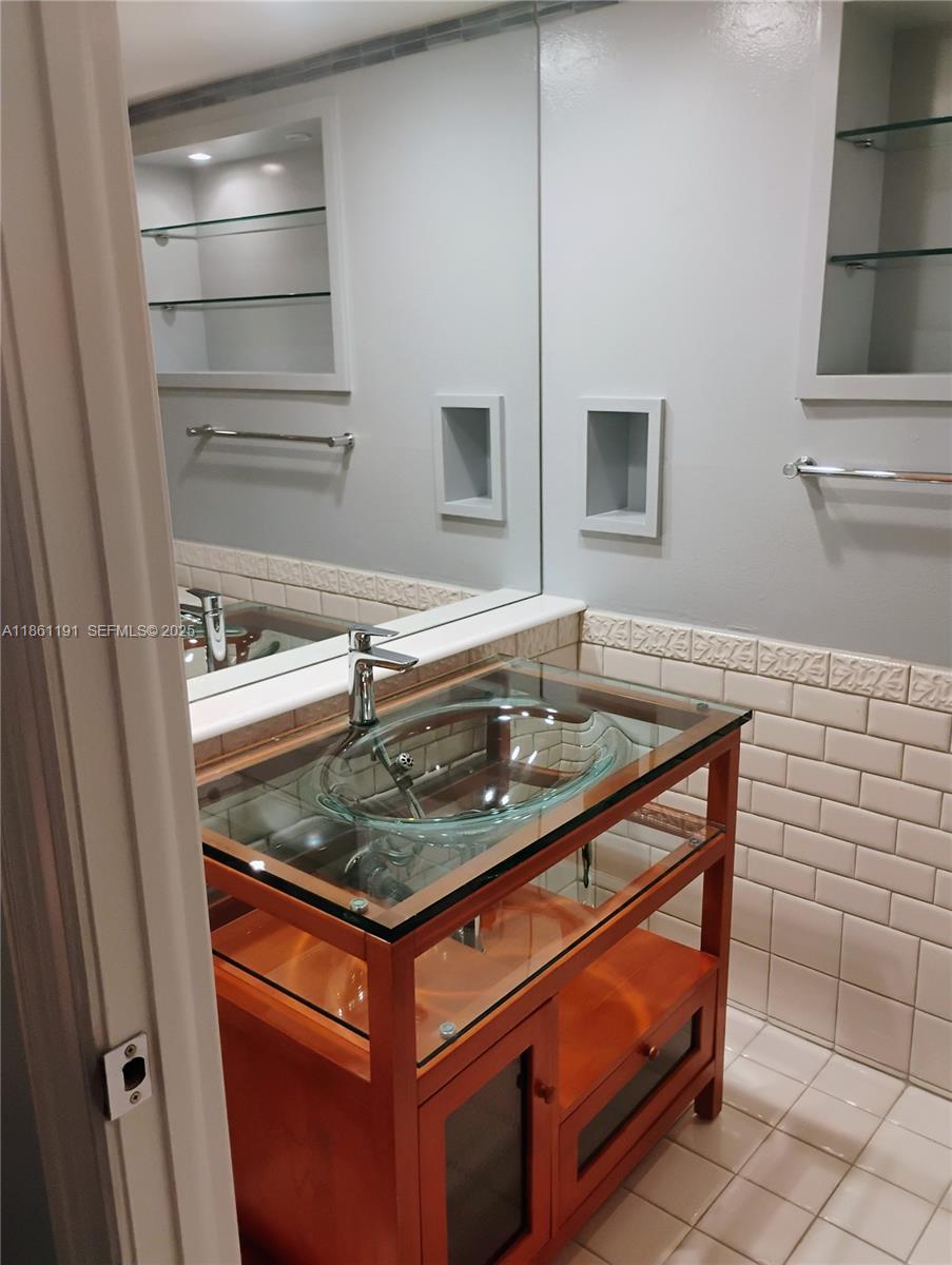 612 NE 27th Ave Hallandale Beach, FL 33009