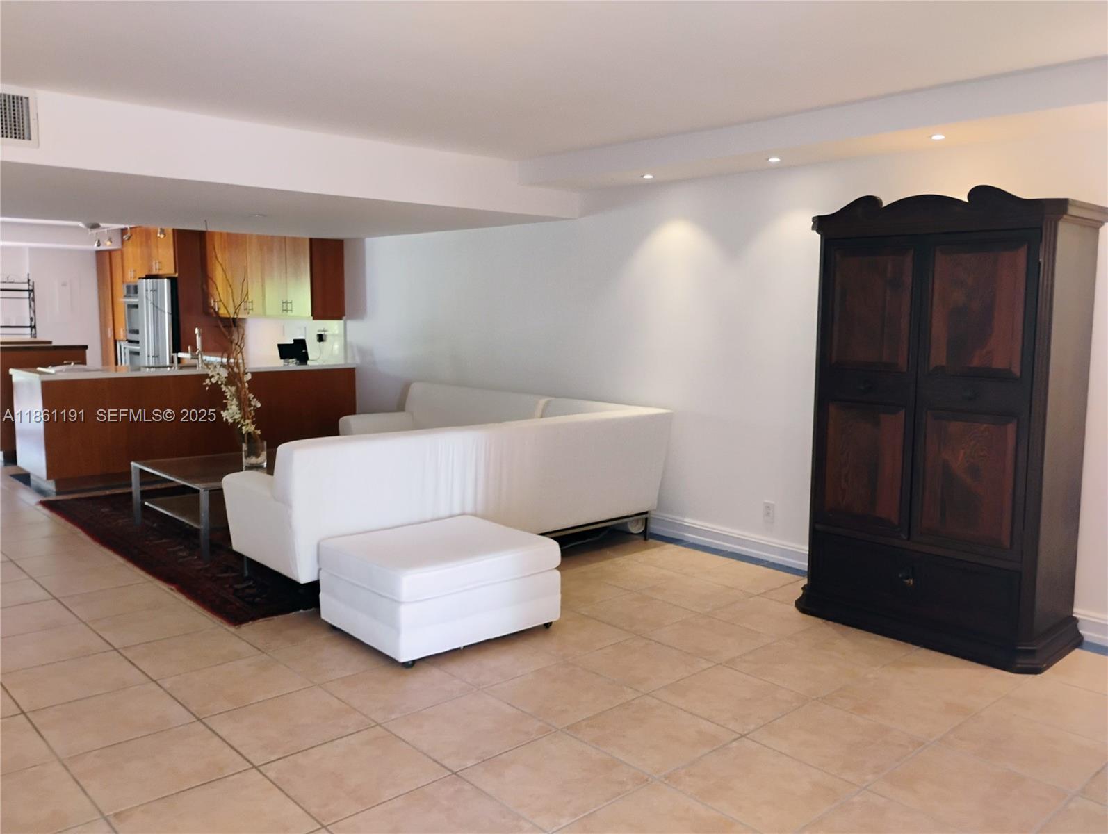 612 NE 27th Ave Hallandale Beach, FL 33009