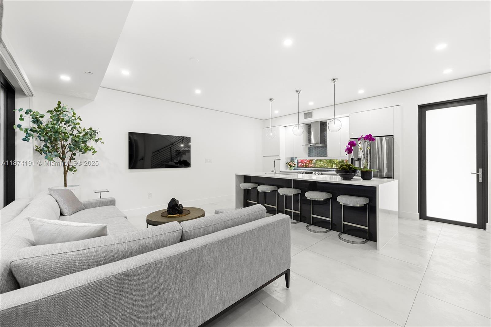 2679 NE 8th Ave Wilton Manors, FL 33334