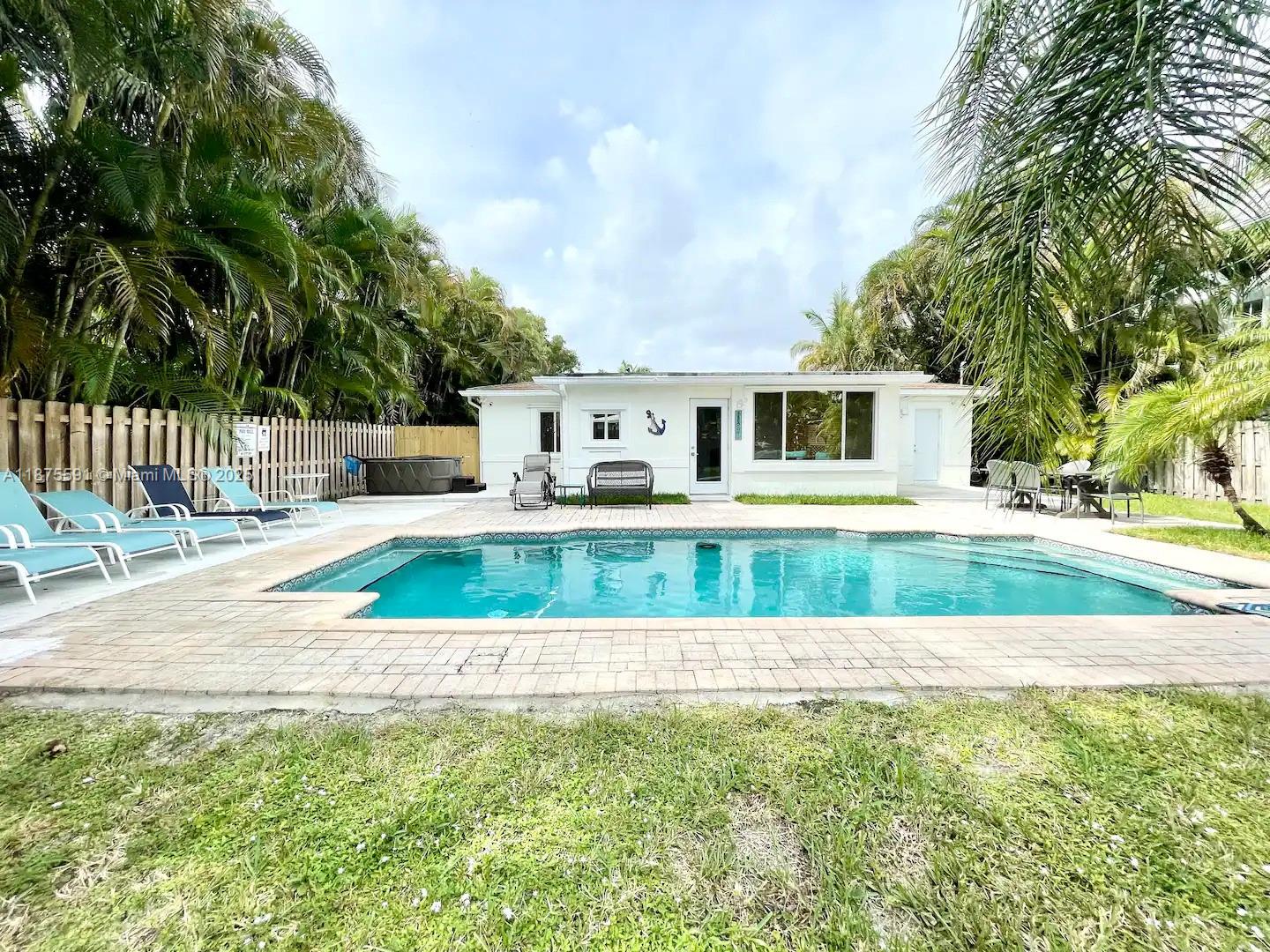 1100 NE 17th Way Fort Lauderdale, FL 33304