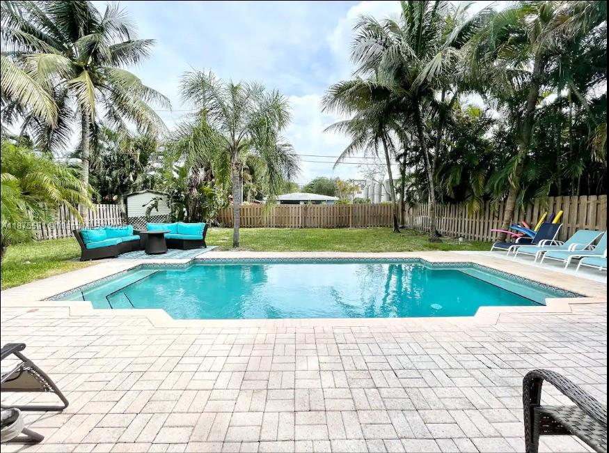 1100 NE 17th Way Fort Lauderdale, FL 33304