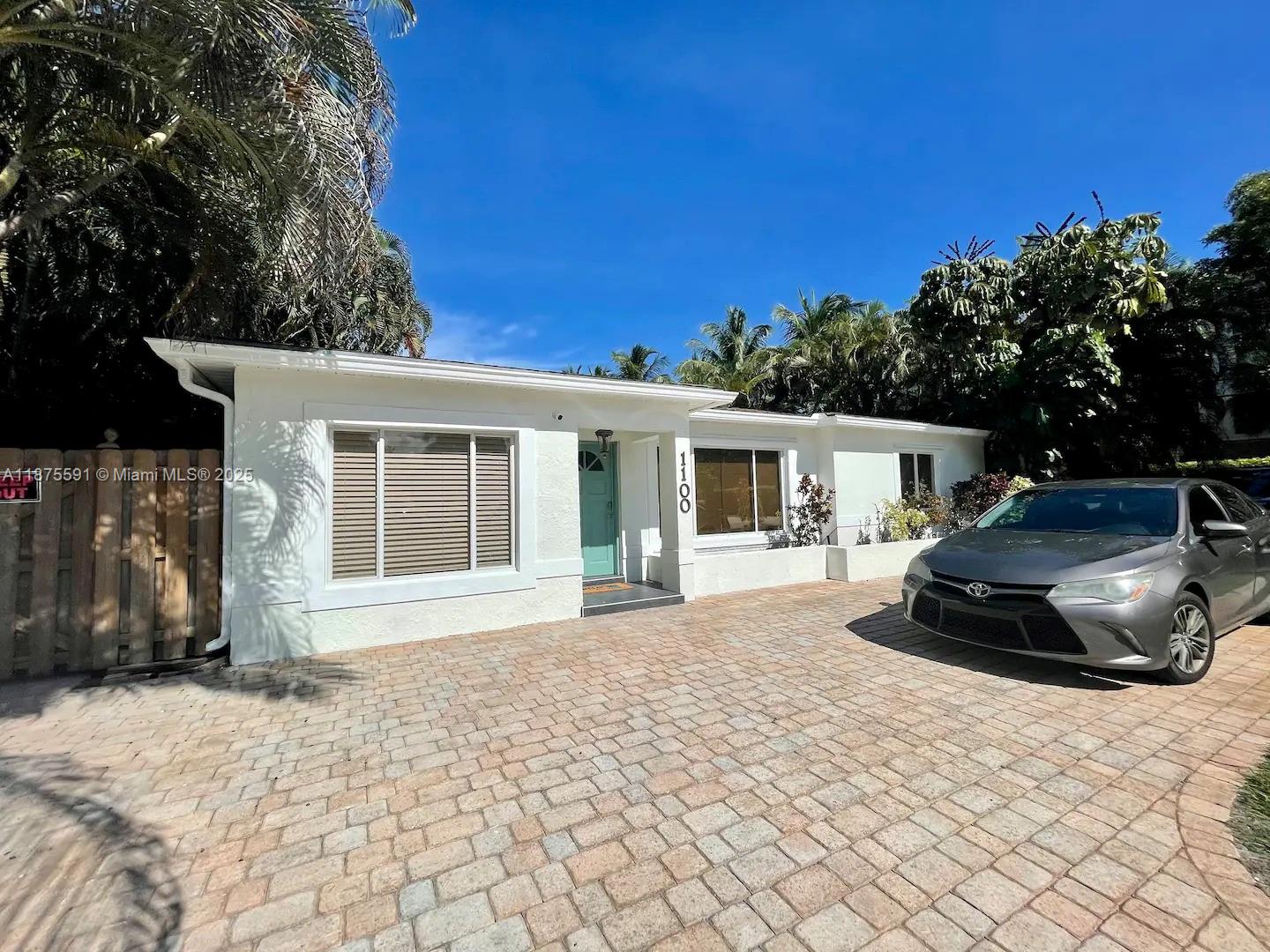 1100 NE 17th Way Fort Lauderdale, FL 33304