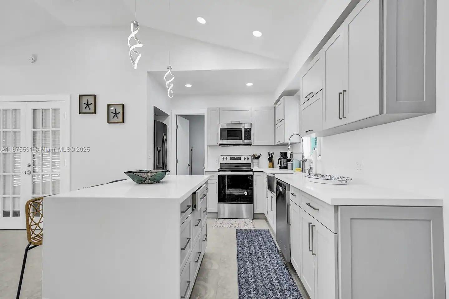 1100 NE 17th Way Fort Lauderdale, FL 33304