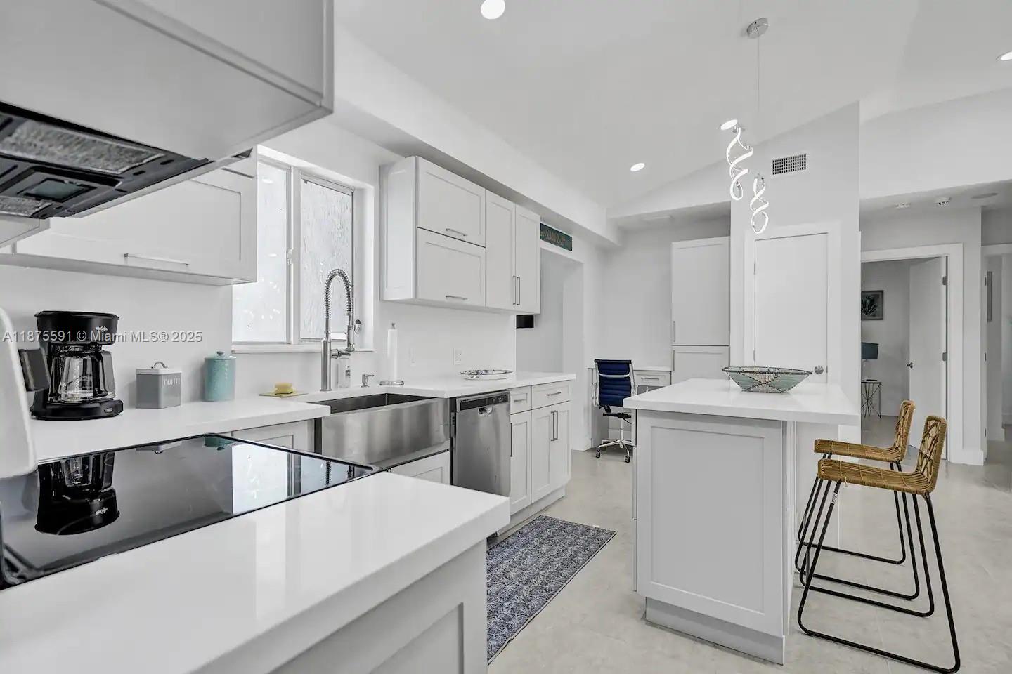 1100 NE 17th Way Fort Lauderdale, FL 33304