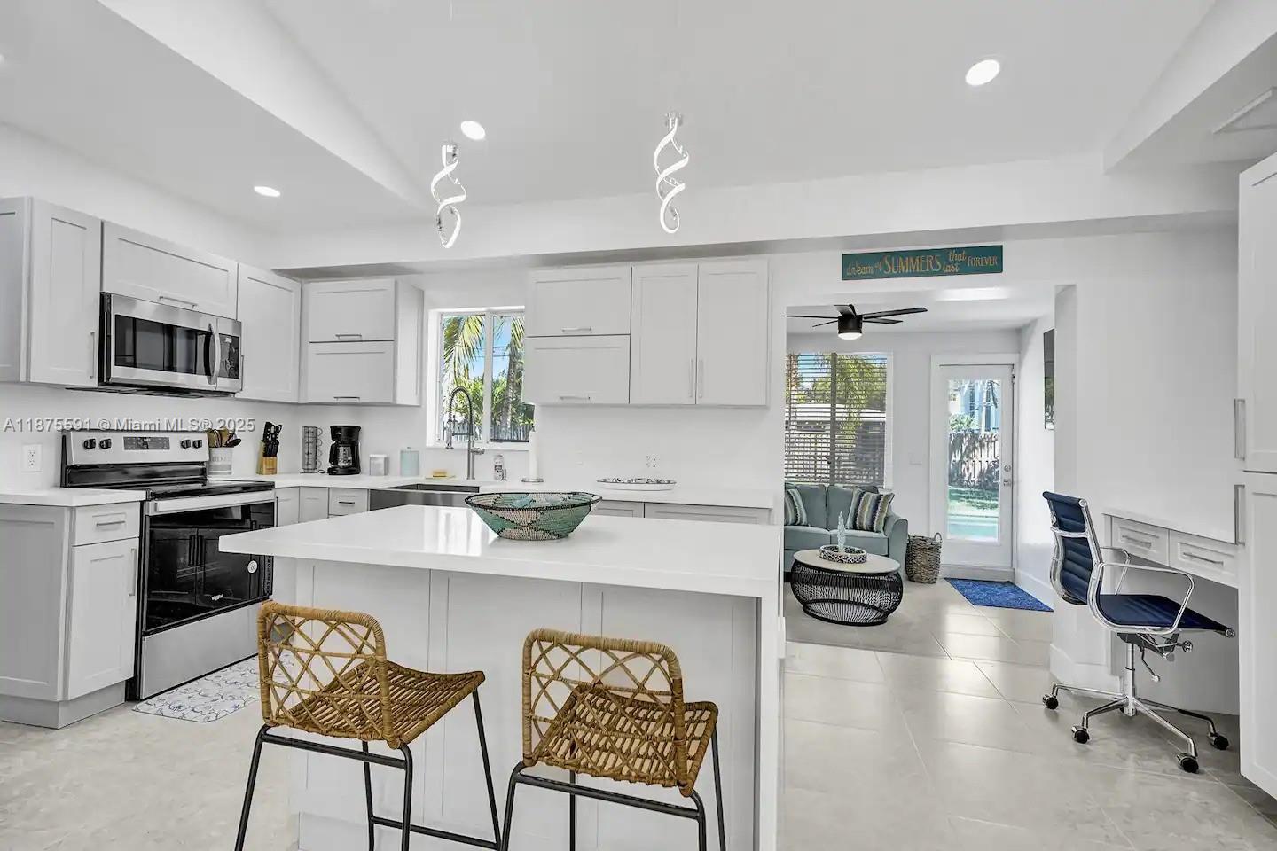 1100 NE 17th Way Fort Lauderdale, FL 33304