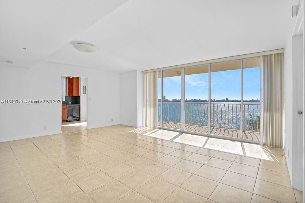 7601 E Treasure Dr #1020