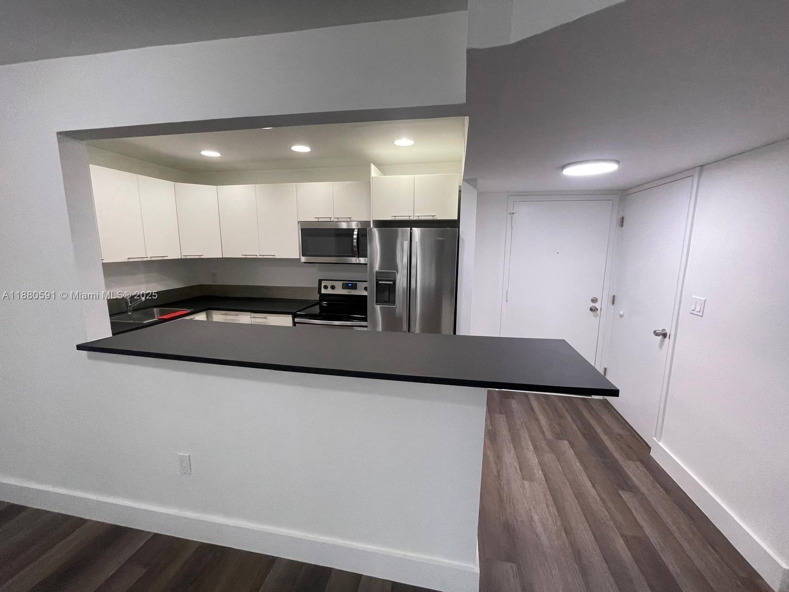 4164 Inverrary Dr #106