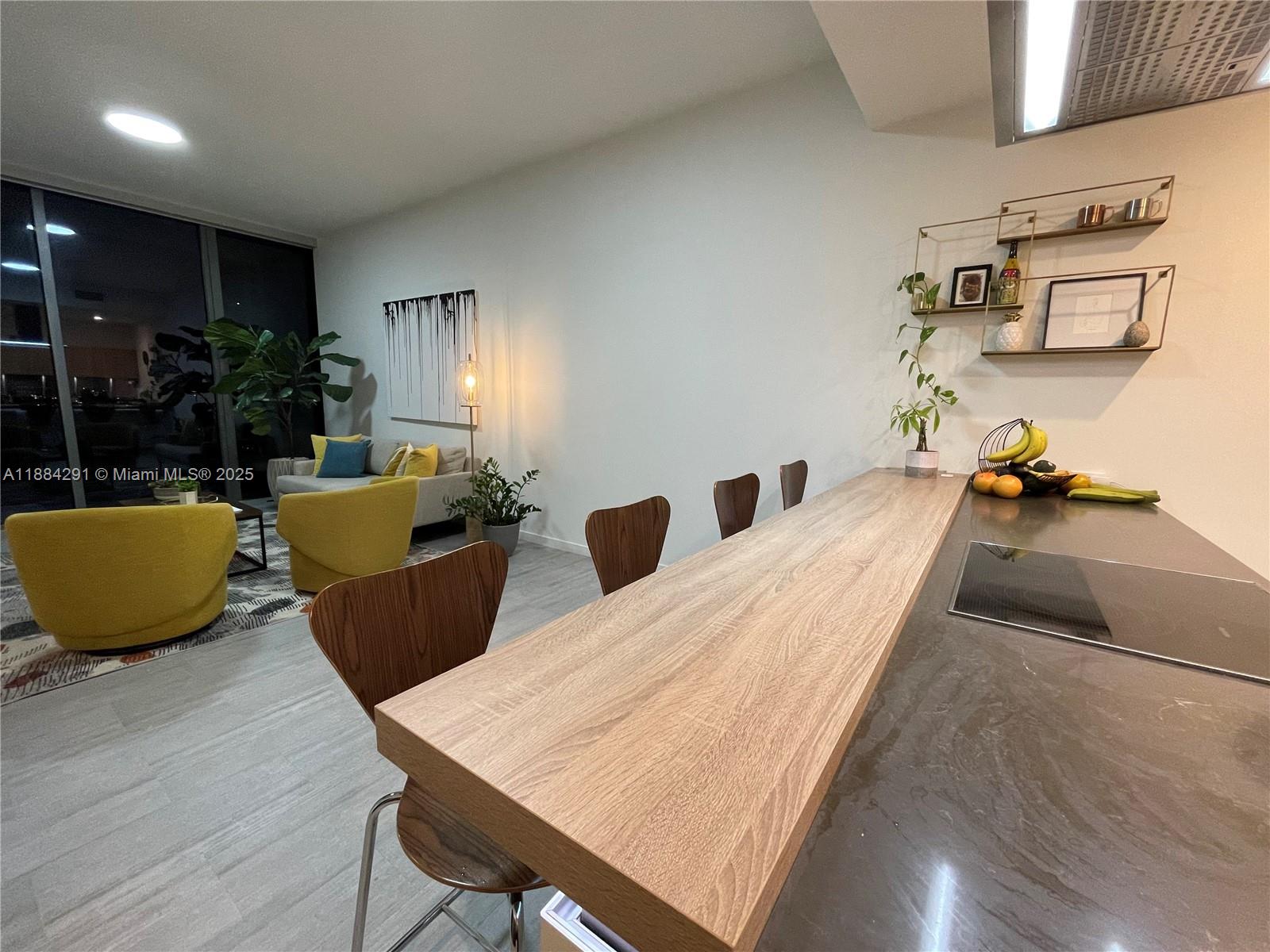 1000 Brickell Plz #1811