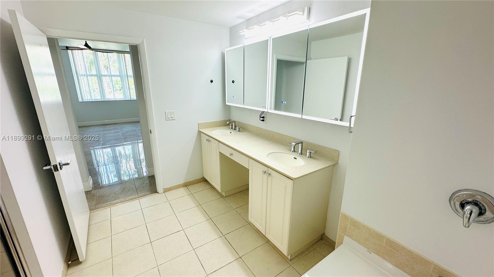 image Aventura Marina Tower 121
