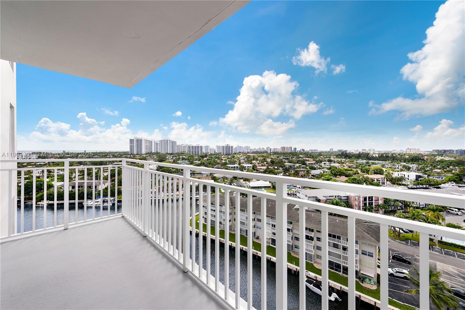 427 Golden Isles Dr #14J