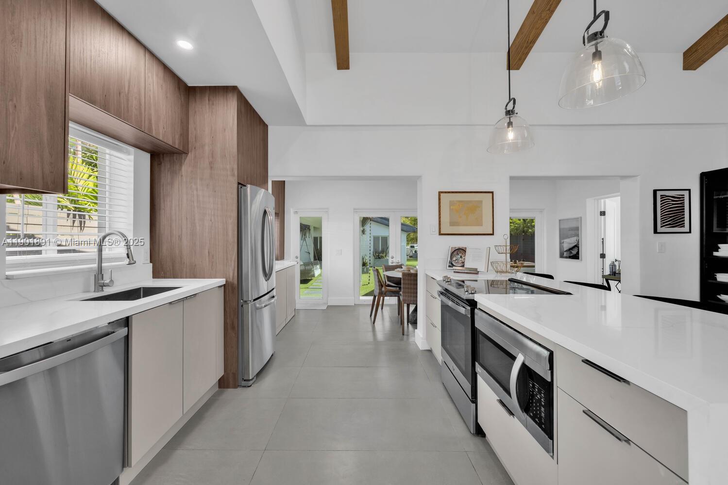 901 NW 7th St Rd Miami, FL 33136