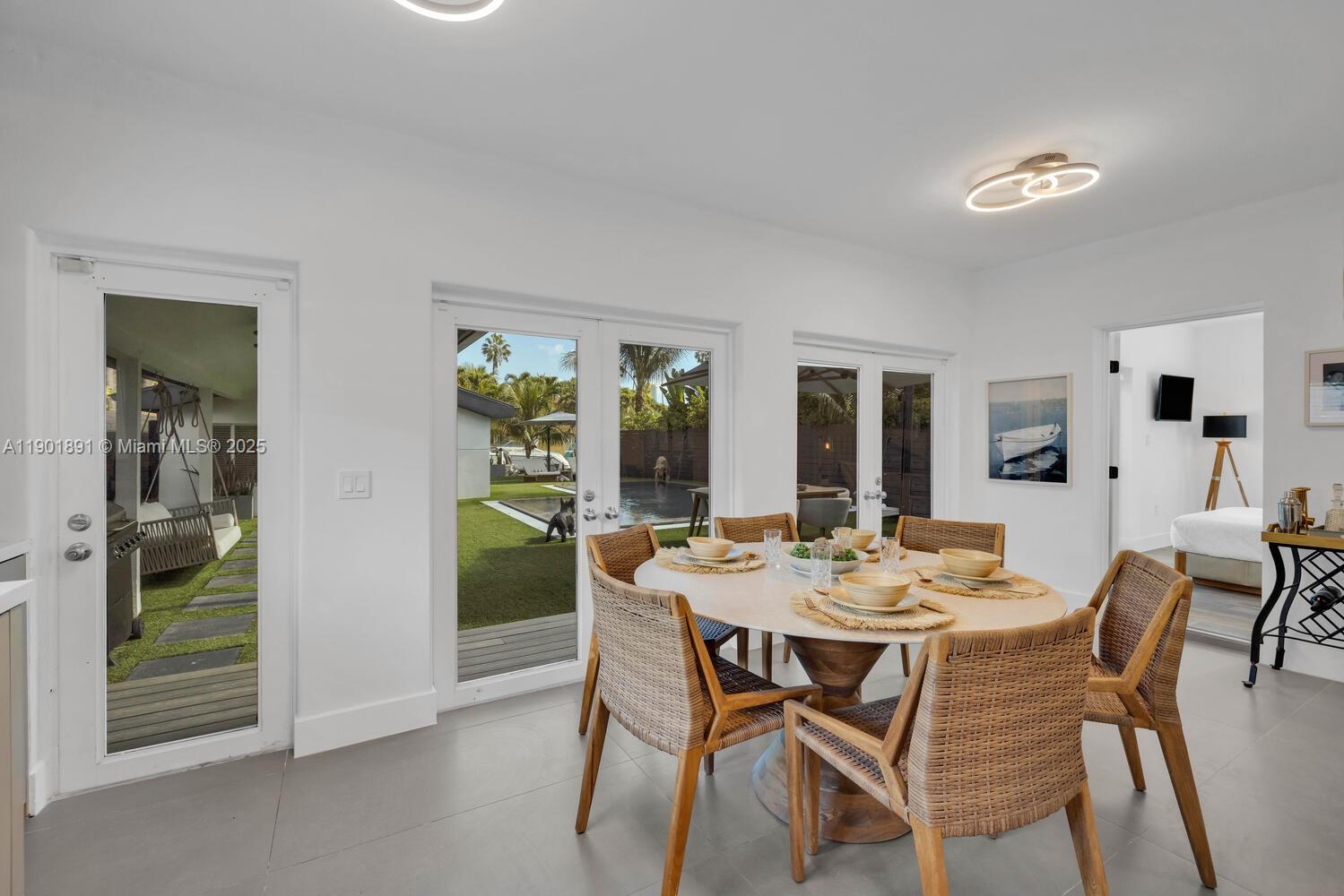 901 NW 7th St Rd Miami, FL 33136