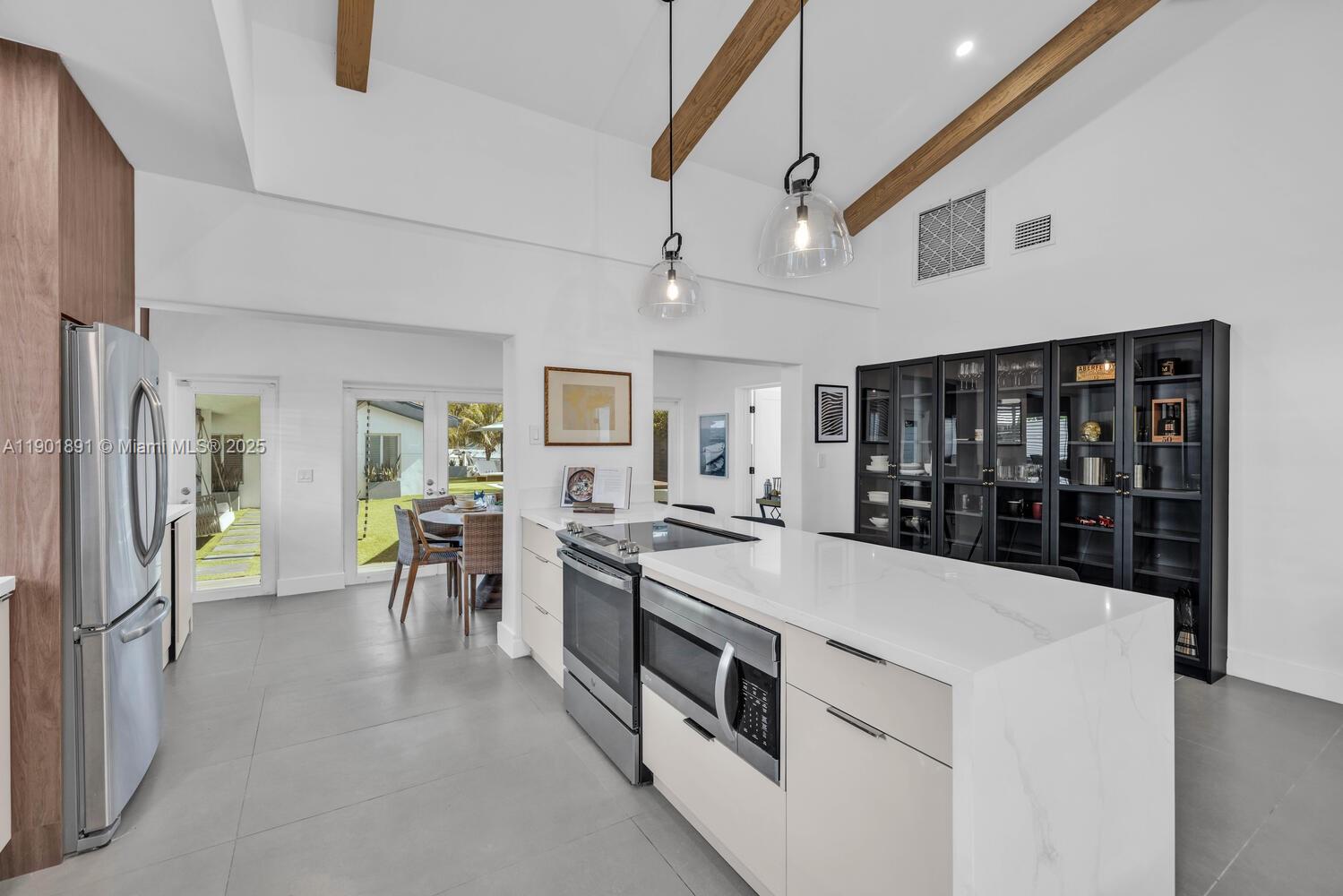 901 NW 7th St Rd Miami, FL 33136