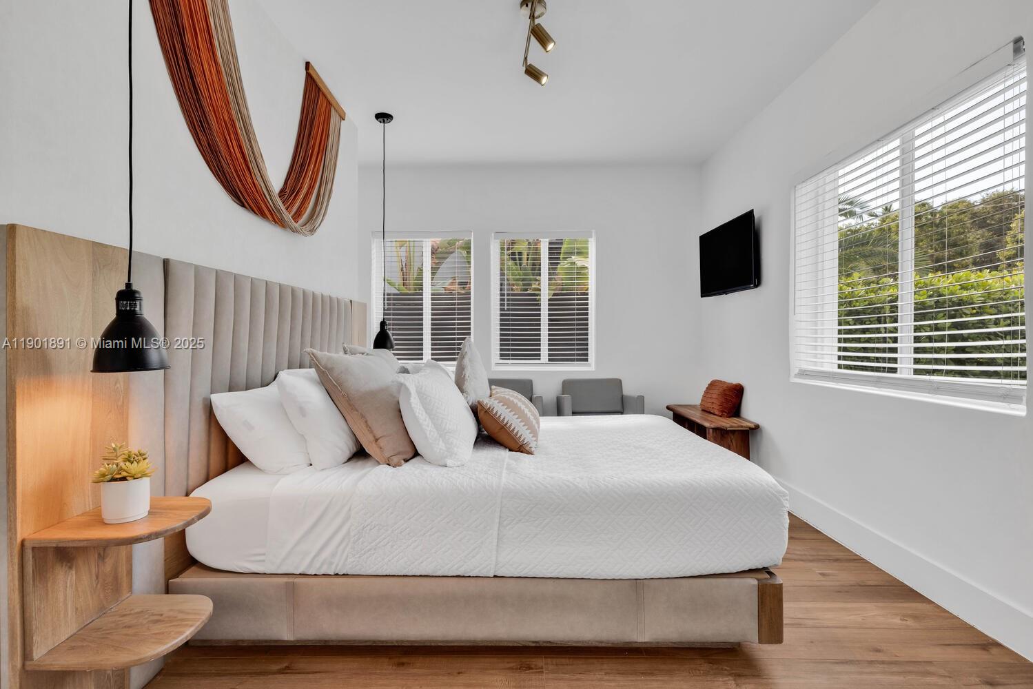 901 NW 7th St Rd Miami, FL 33136