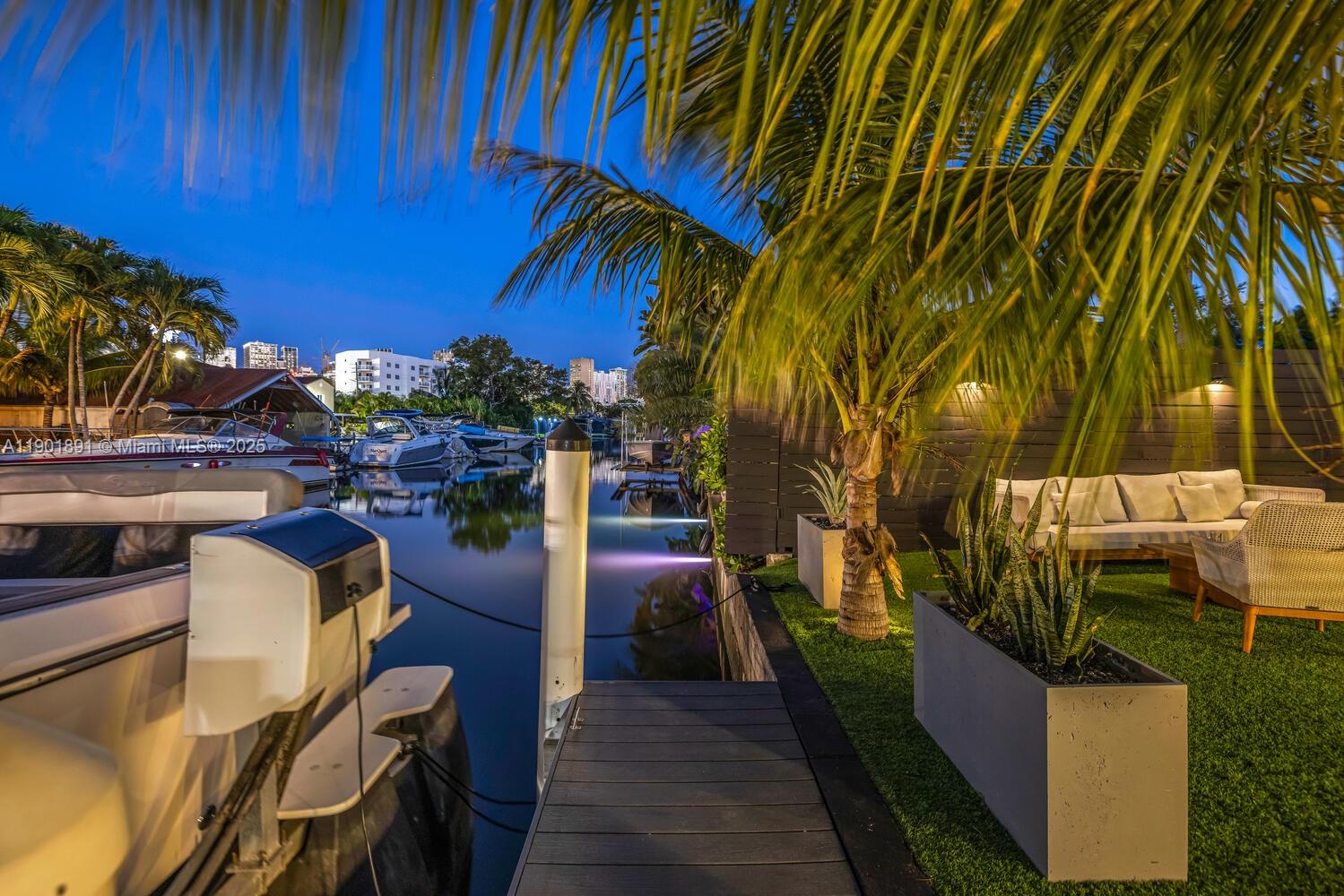 901 NW 7th St Rd Miami, FL 33136