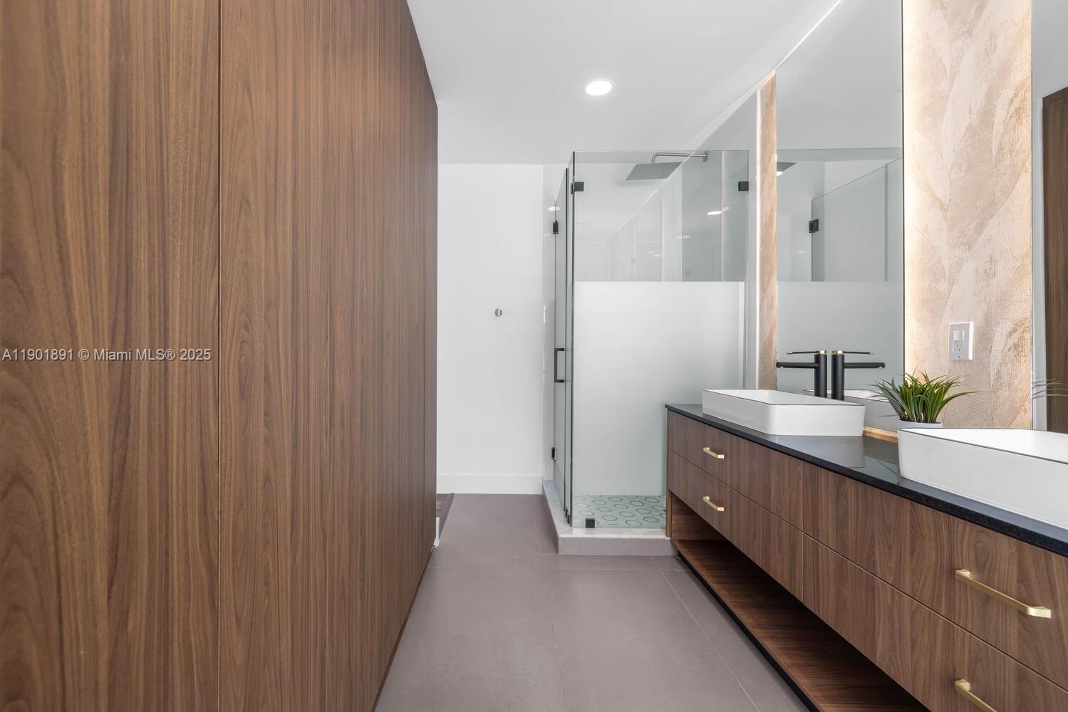 901 NW 7th St Rd Miami, FL 33136