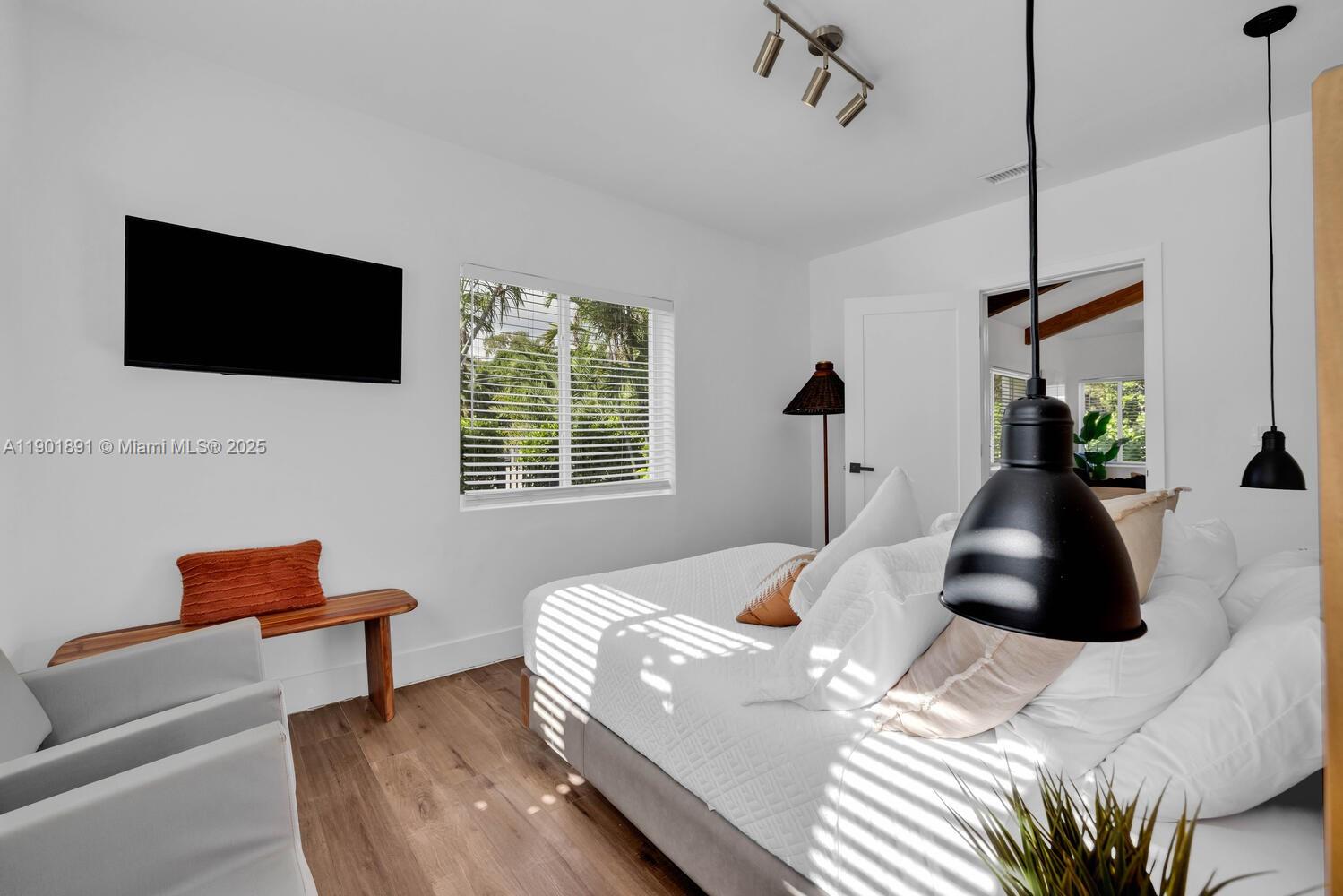 901 NW 7th St Rd Miami, FL 33136