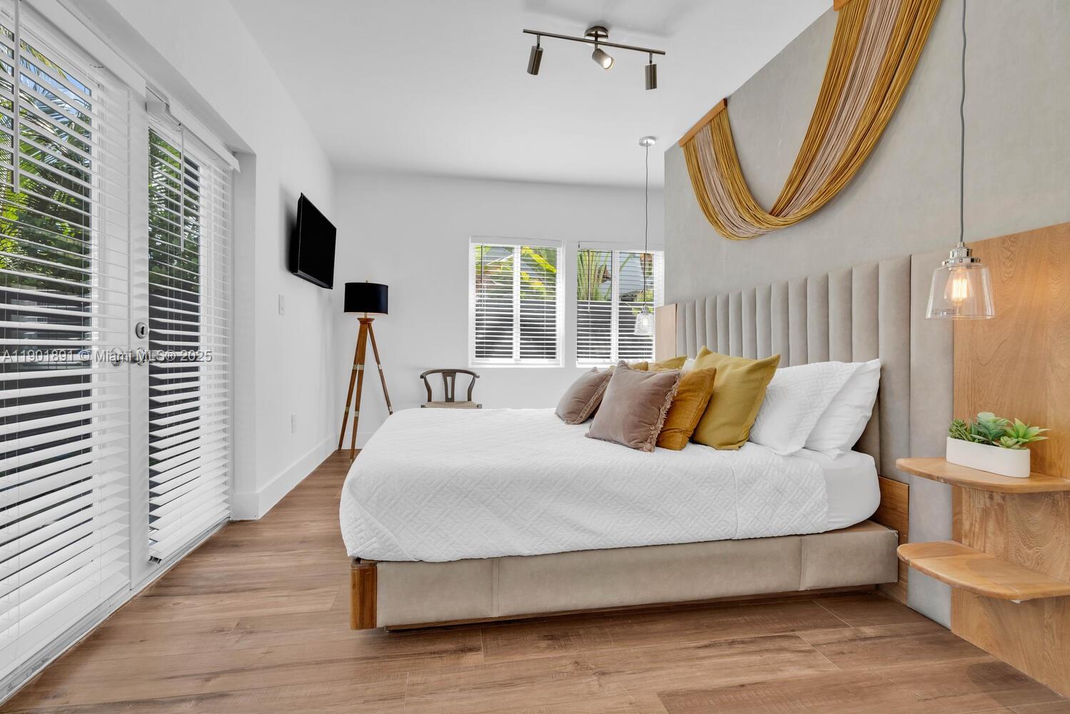 901 NW 7th St Rd Miami, FL 33136