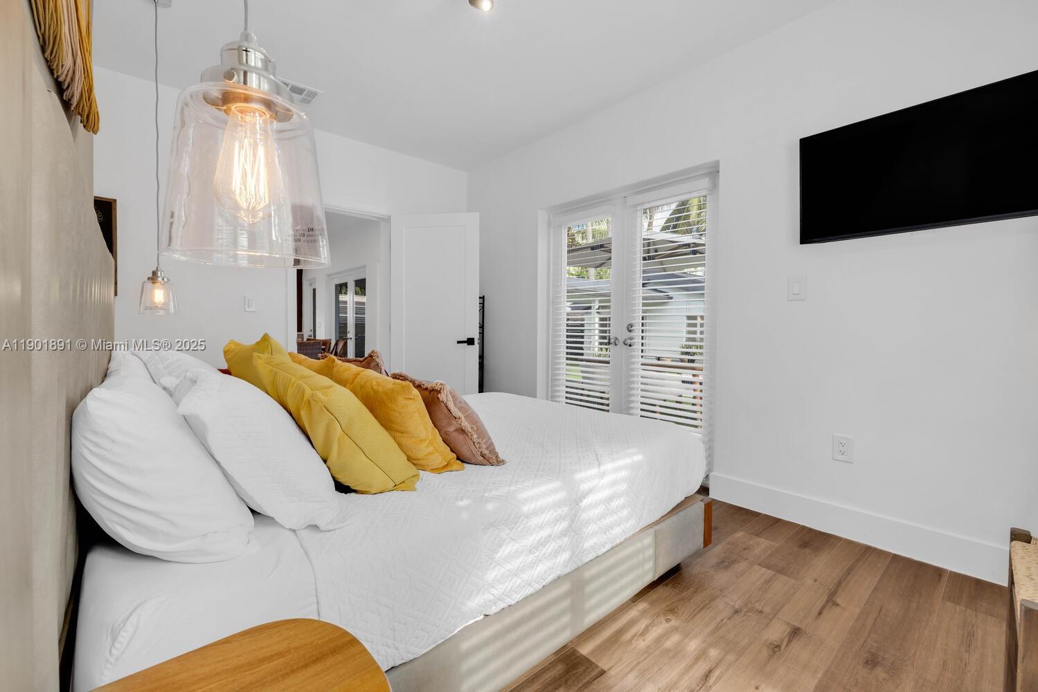 901 NW 7th St Rd Miami, FL 33136