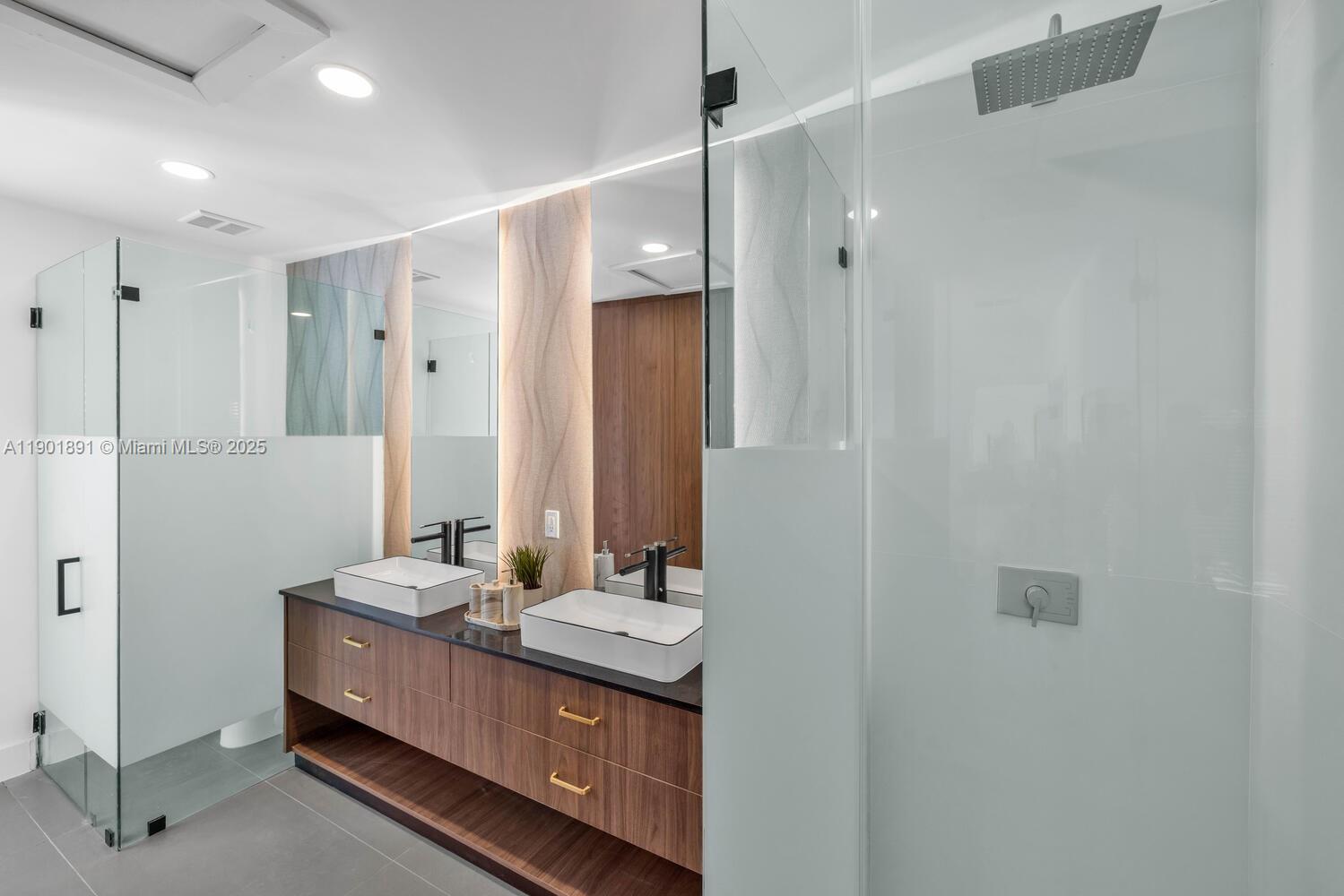 901 NW 7th St Rd Miami, FL 33136