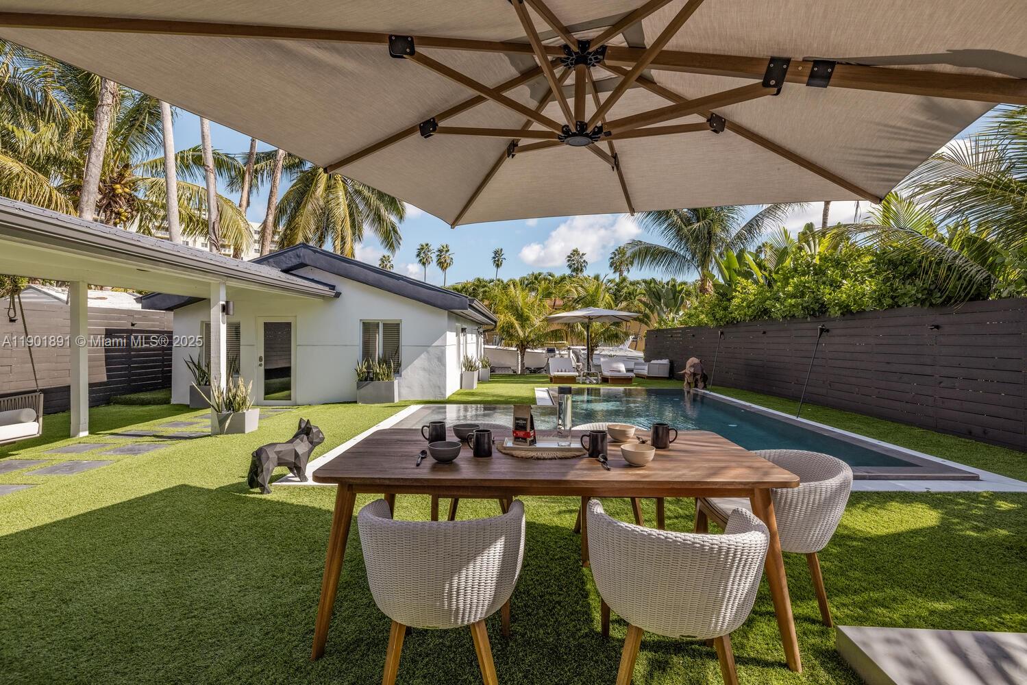 901 NW 7th St Rd Miami, FL 33136