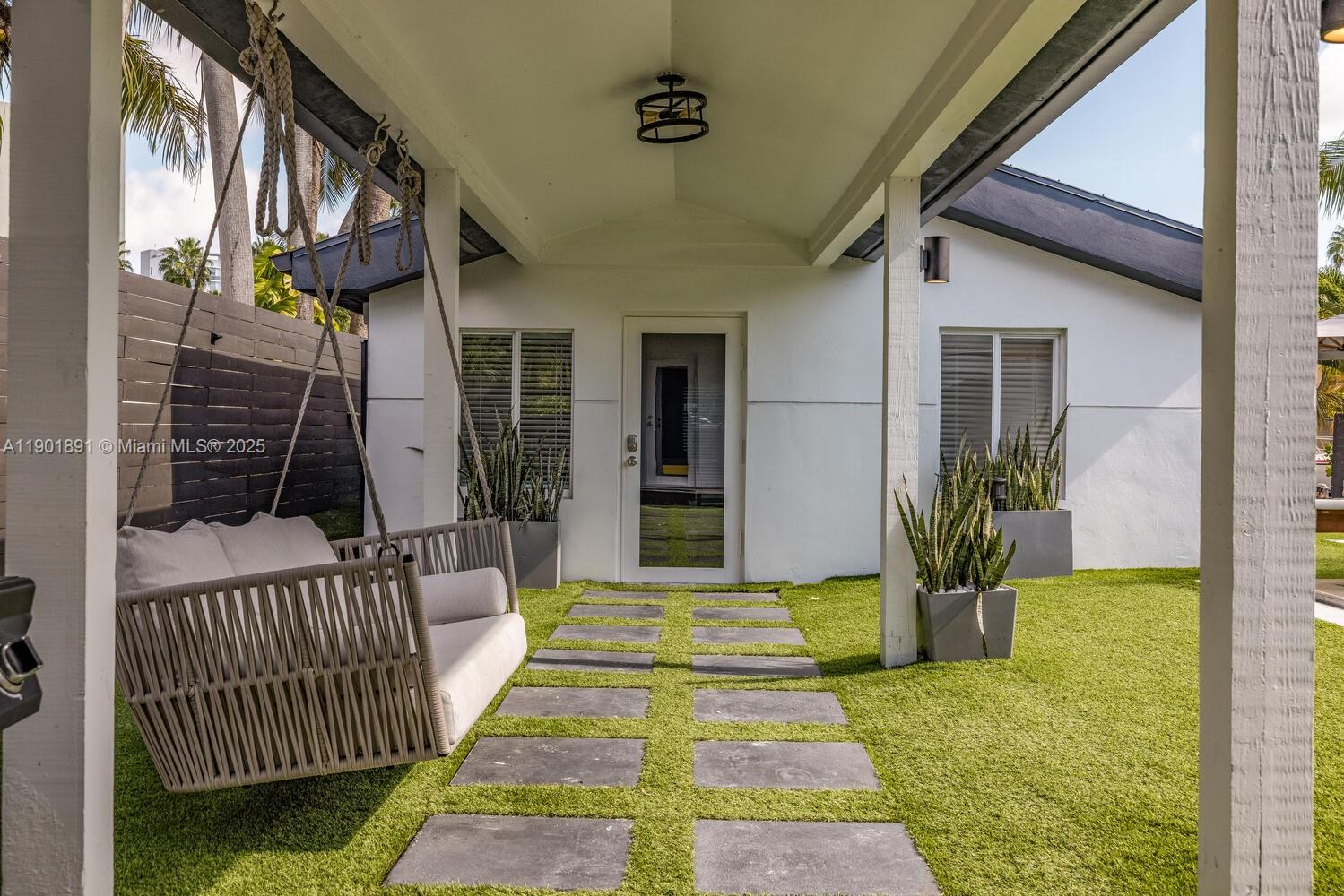 901 NW 7th St Rd Miami, FL 33136