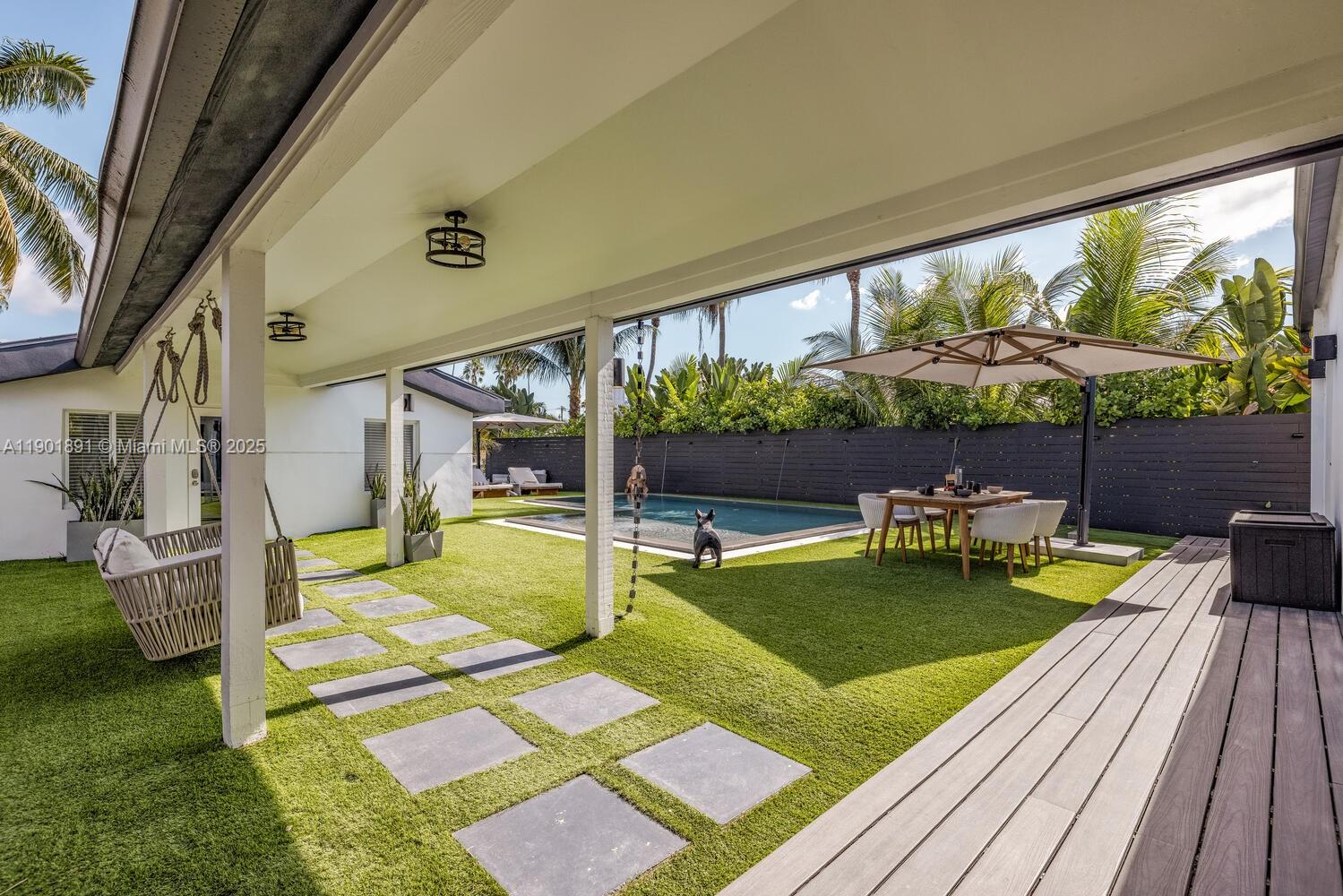 901 NW 7th St Rd Miami, FL 33136