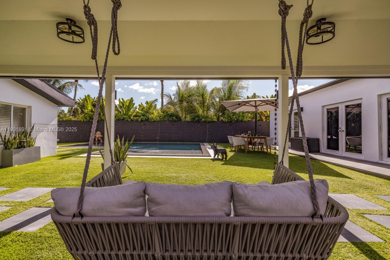 901 NW 7th St Rd Miami, FL 33136