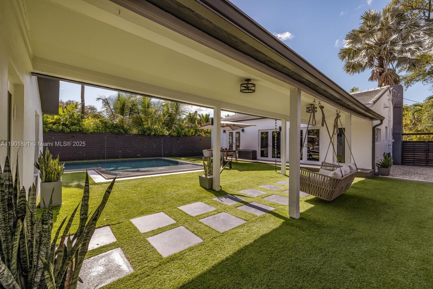 901 NW 7th St Rd Miami, FL 33136