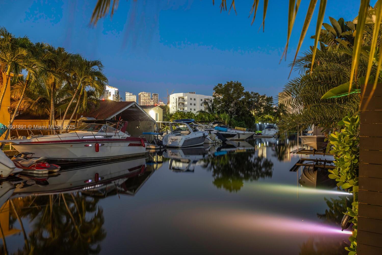 901 NW 7th St Rd Miami, FL 33136