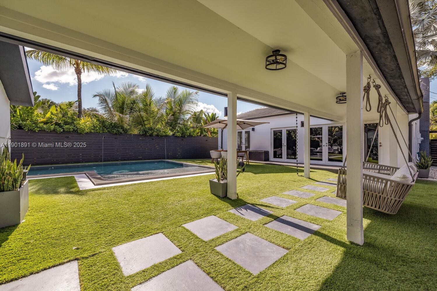 901 NW 7th St Rd Miami, FL 33136