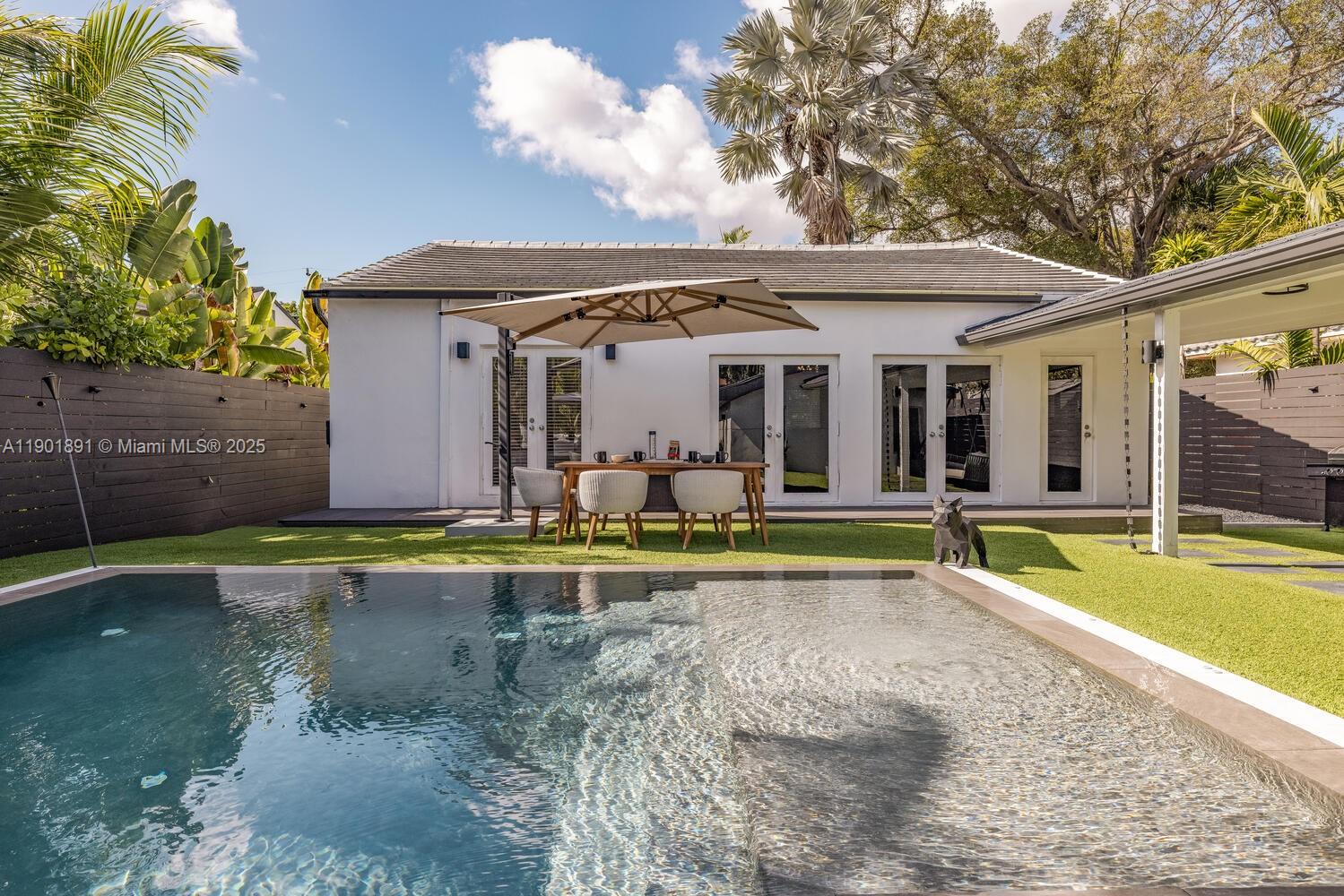 901 NW 7th St Rd Miami, FL 33136