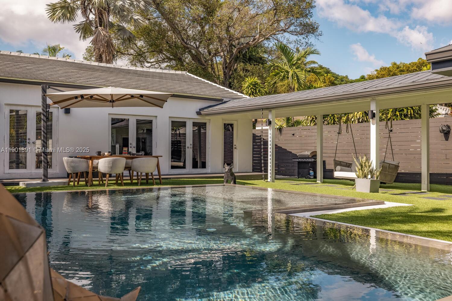 901 NW 7th St Rd Miami, FL 33136