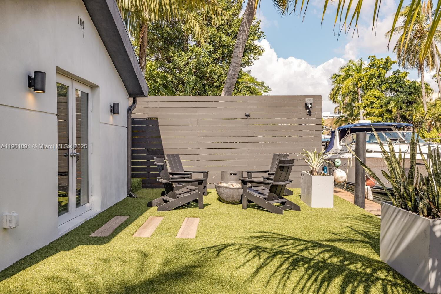 901 NW 7th St Rd Miami, FL 33136