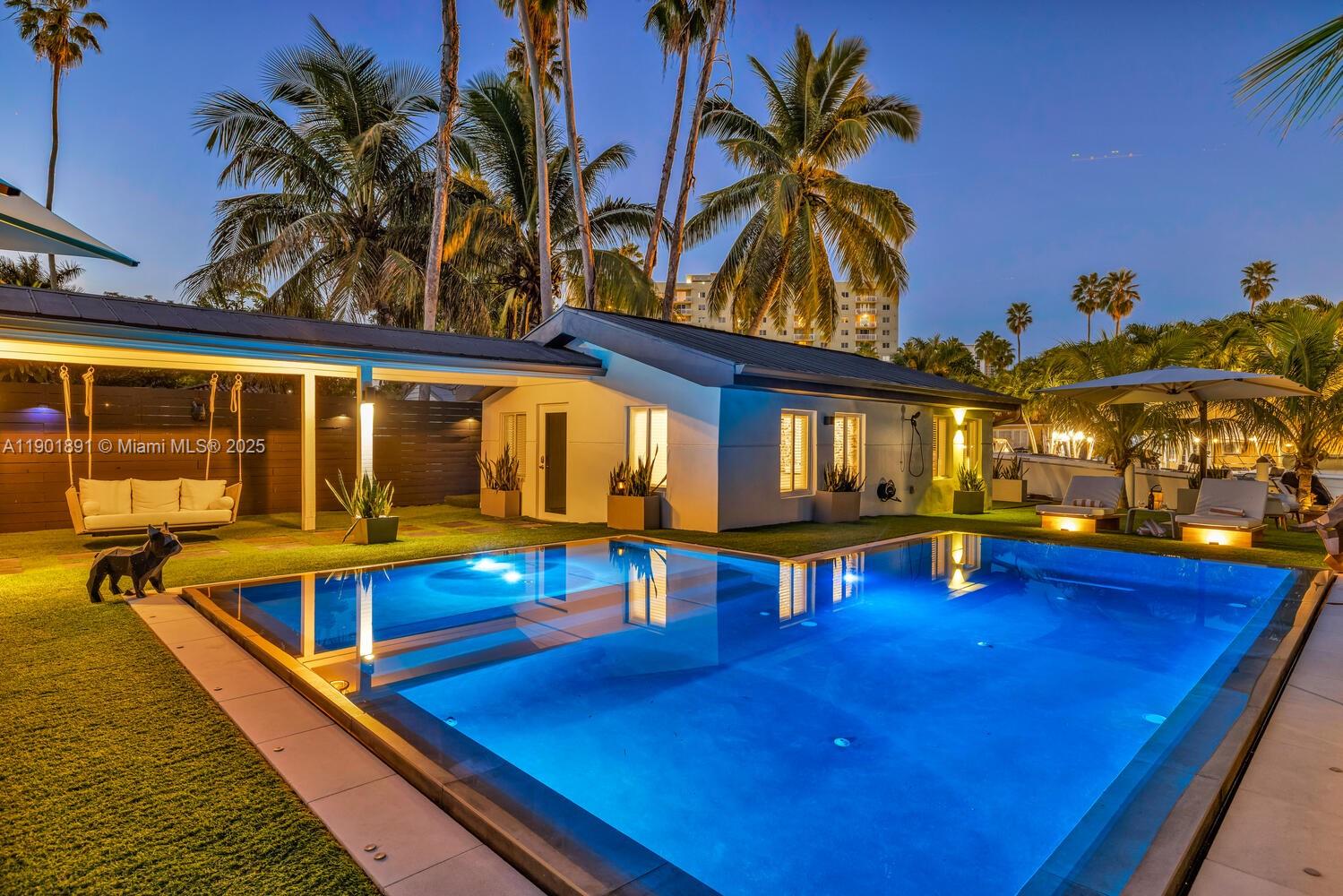 901 NW 7th St Rd Miami, FL 33136