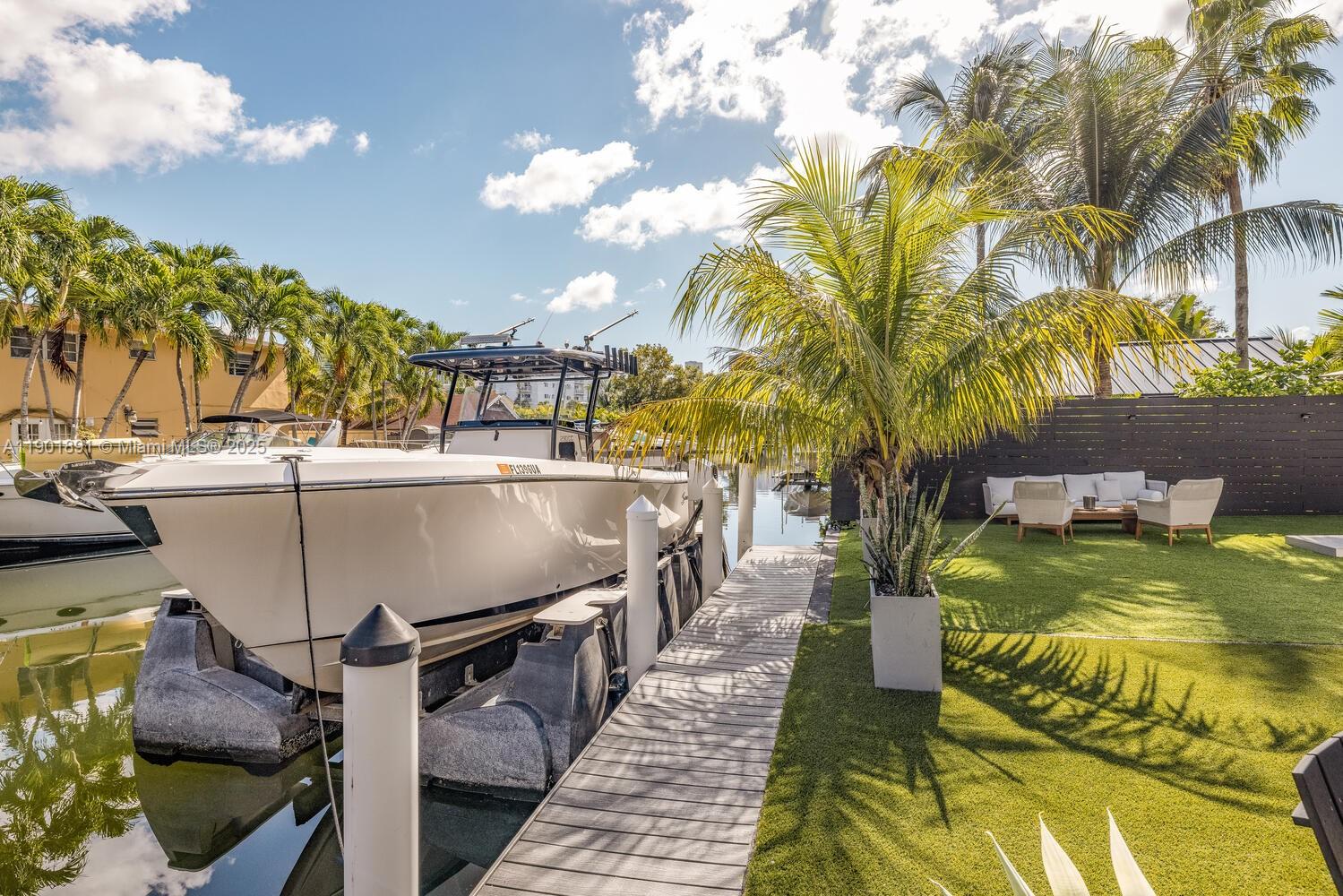 901 NW 7th St Rd Miami, FL 33136