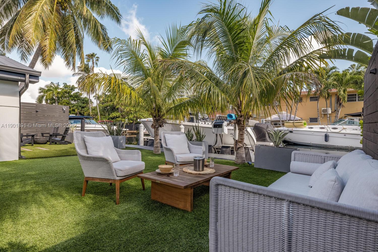 901 NW 7th St Rd Miami, FL 33136