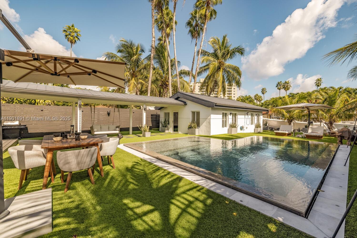 901 NW 7th St Rd Miami, FL 33136