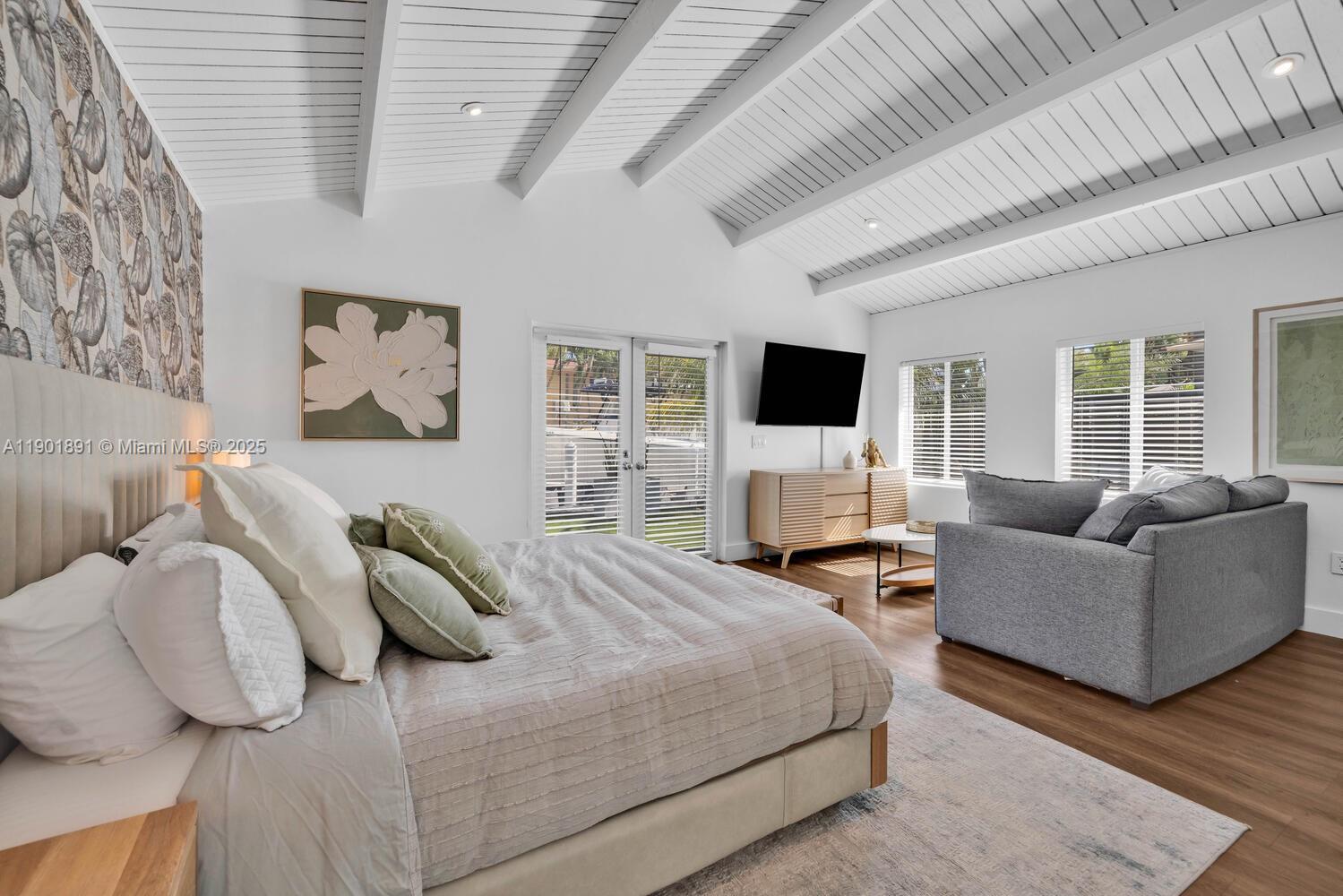 901 NW 7th St Rd Miami, FL 33136